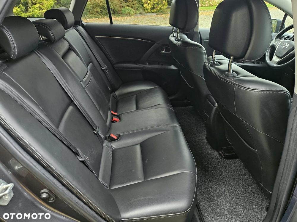 Toyota Avensis 2.0 Executive - 27