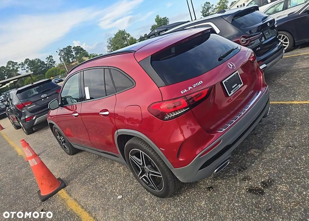Mercedes-Benz GLA - 6