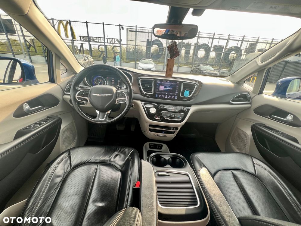 Chrysler Pacifica - 23