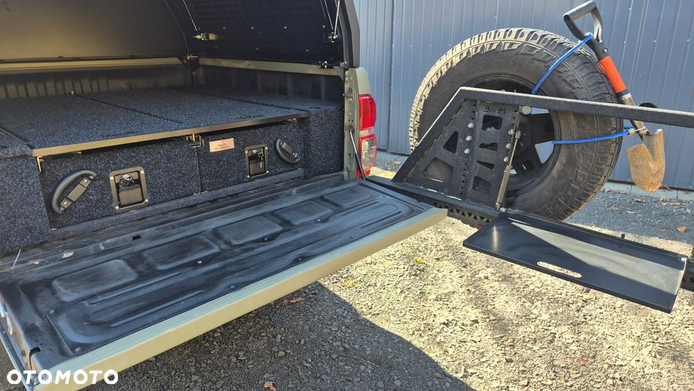 Toyota Hilux 2.5 D-4D SR5 - 11