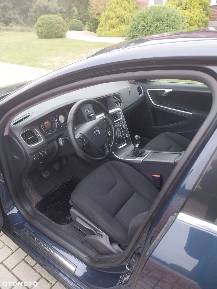 Volvo S60 D2 R-Design - 8