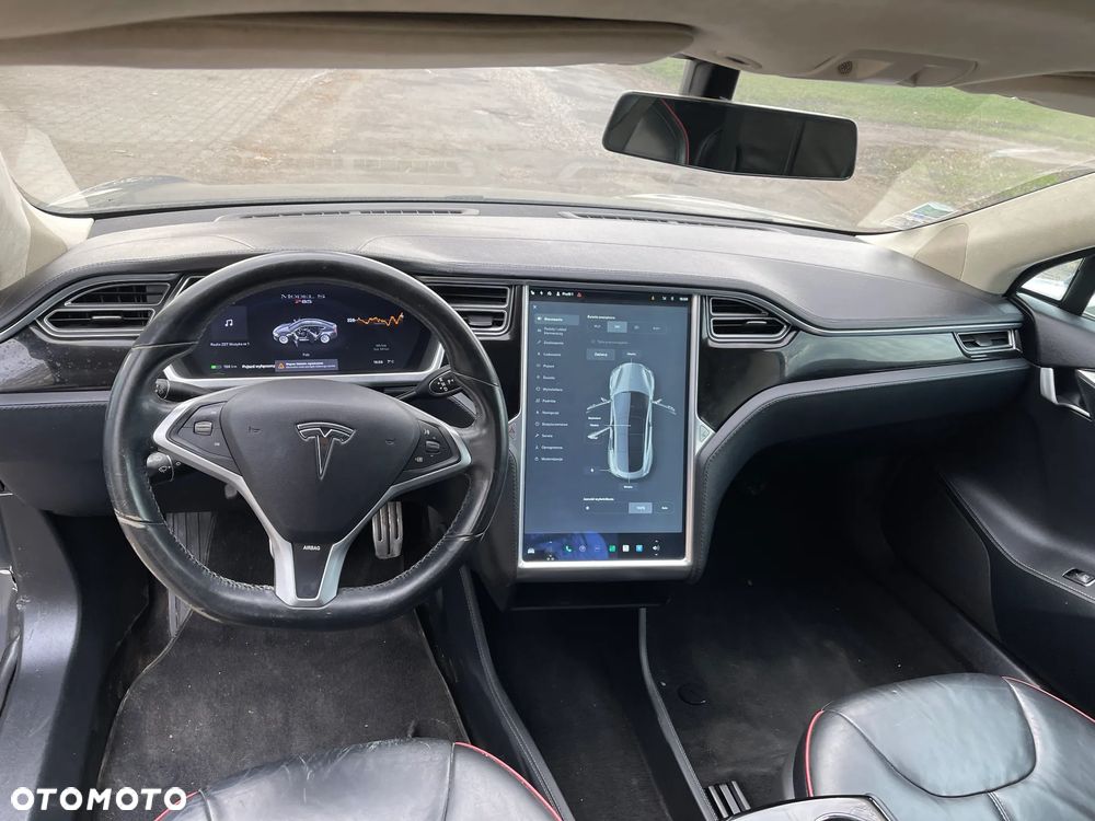 Tesla Model S - 8