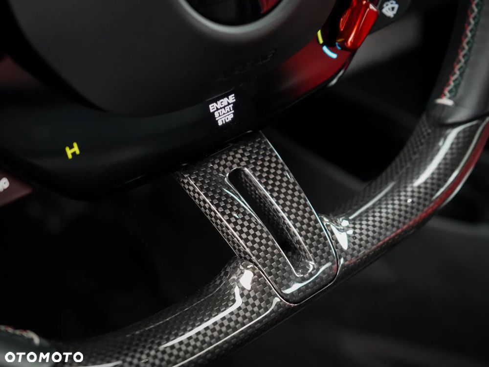 Ferrari SF90 Spider - 25