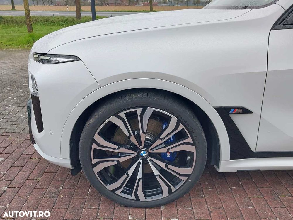 BMW X7 M60i xDrive AT MHEV - 33