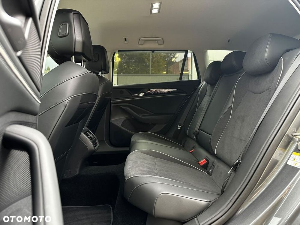 Volkswagen Passat 2.0 TDI SCR DSG Elegance - 22