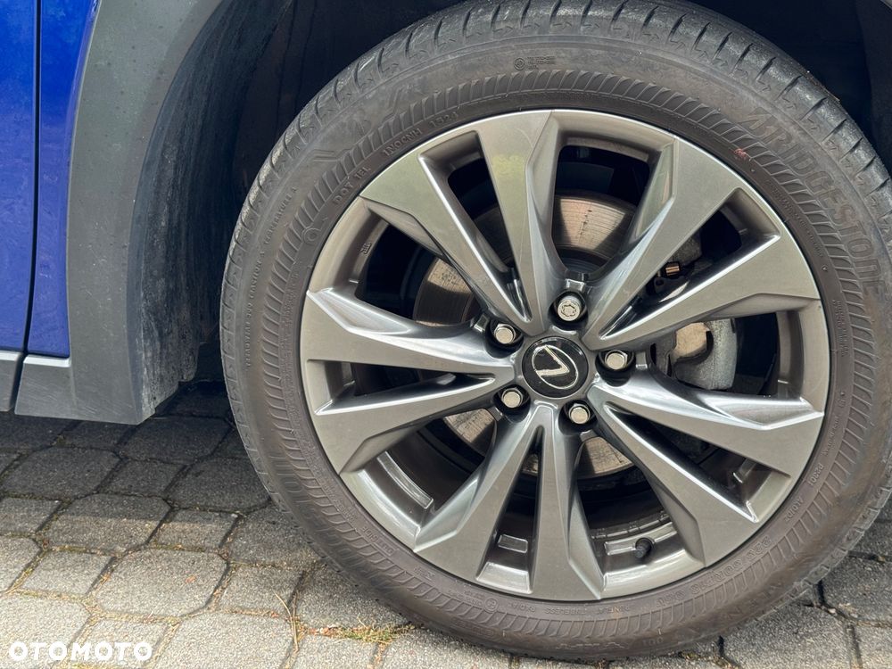 Lexus UX - 25