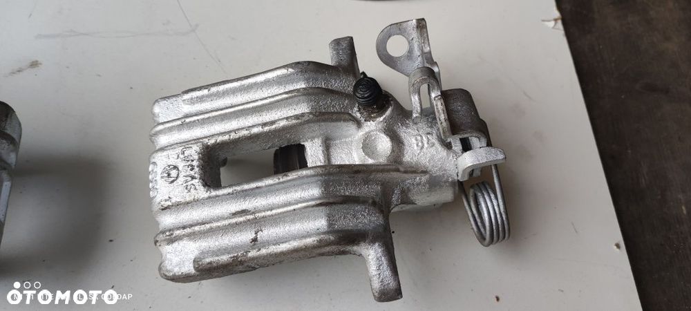 Zaciski Tarcze Hamulcowe Tył Audi A6 C5 Ośka Części Blask Gołdap - 2