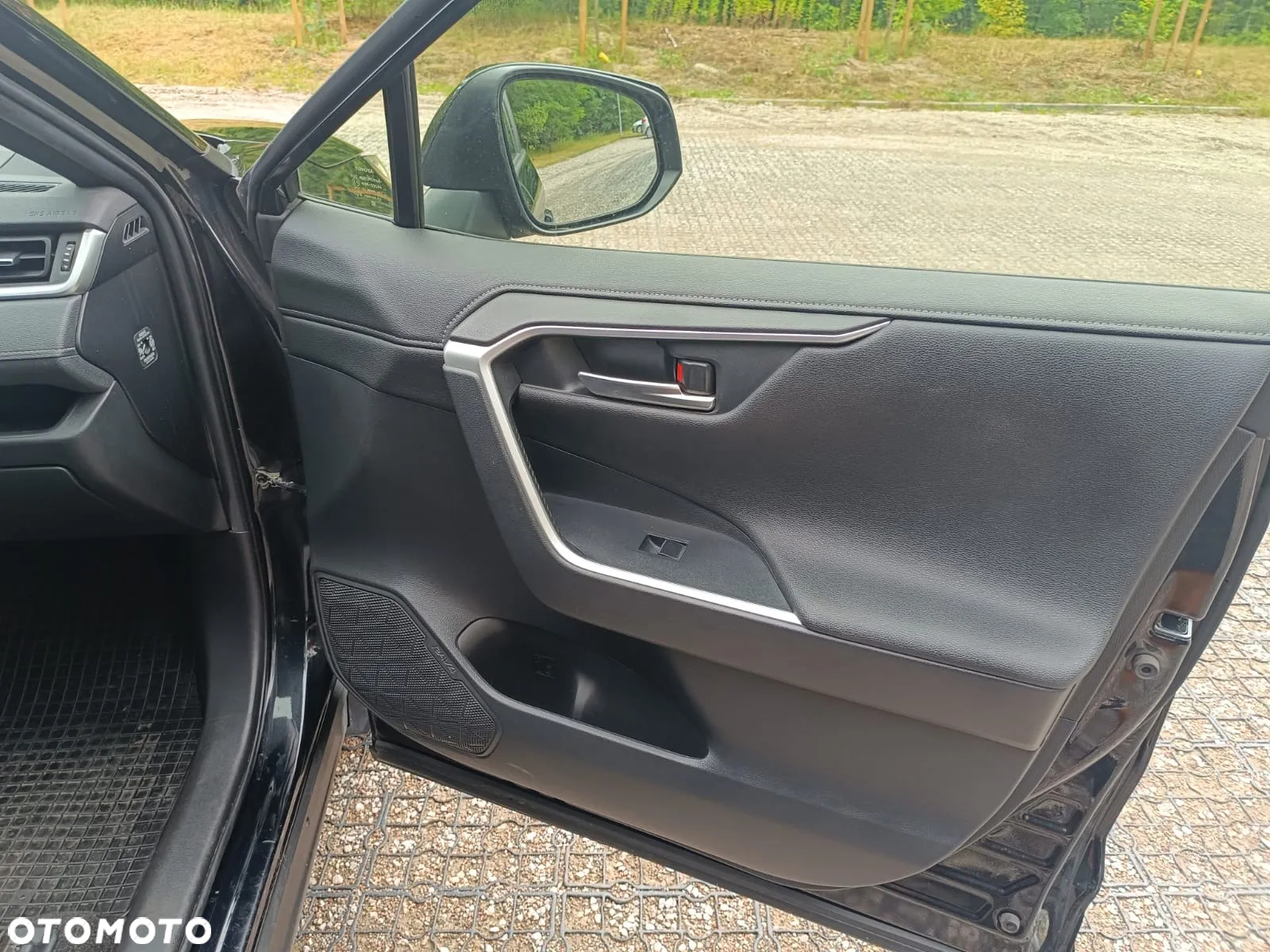 Toyota RAV4 2.5 Hybrid Black Edition by JBL 4x4 - 32