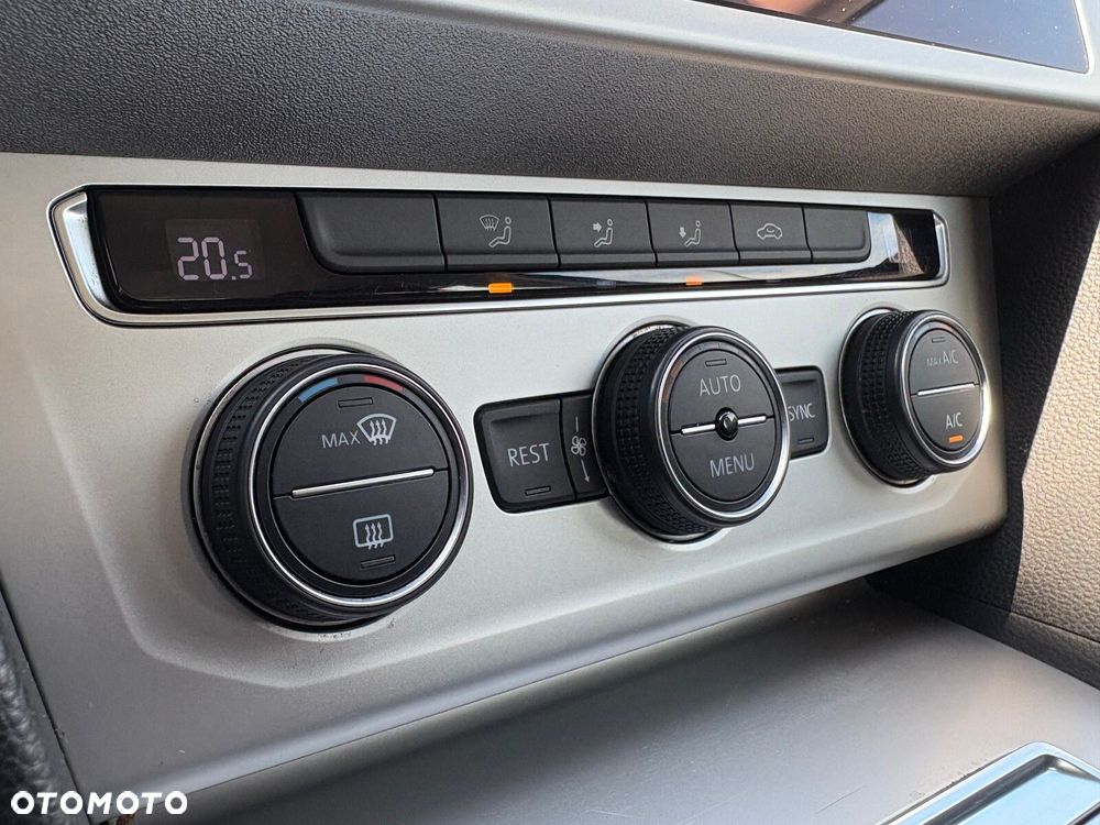 Volkswagen Passat - 26