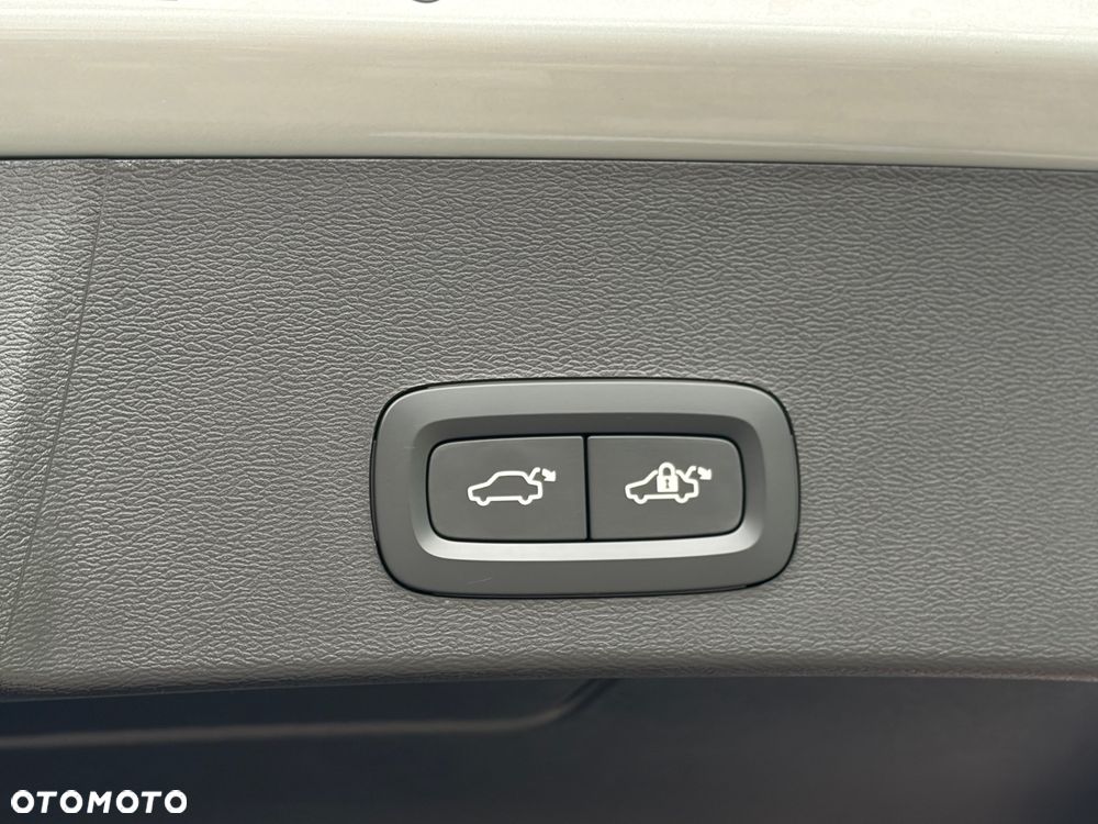 Volvo XC 40 B3 B DKG Ultra Black Edition - 8