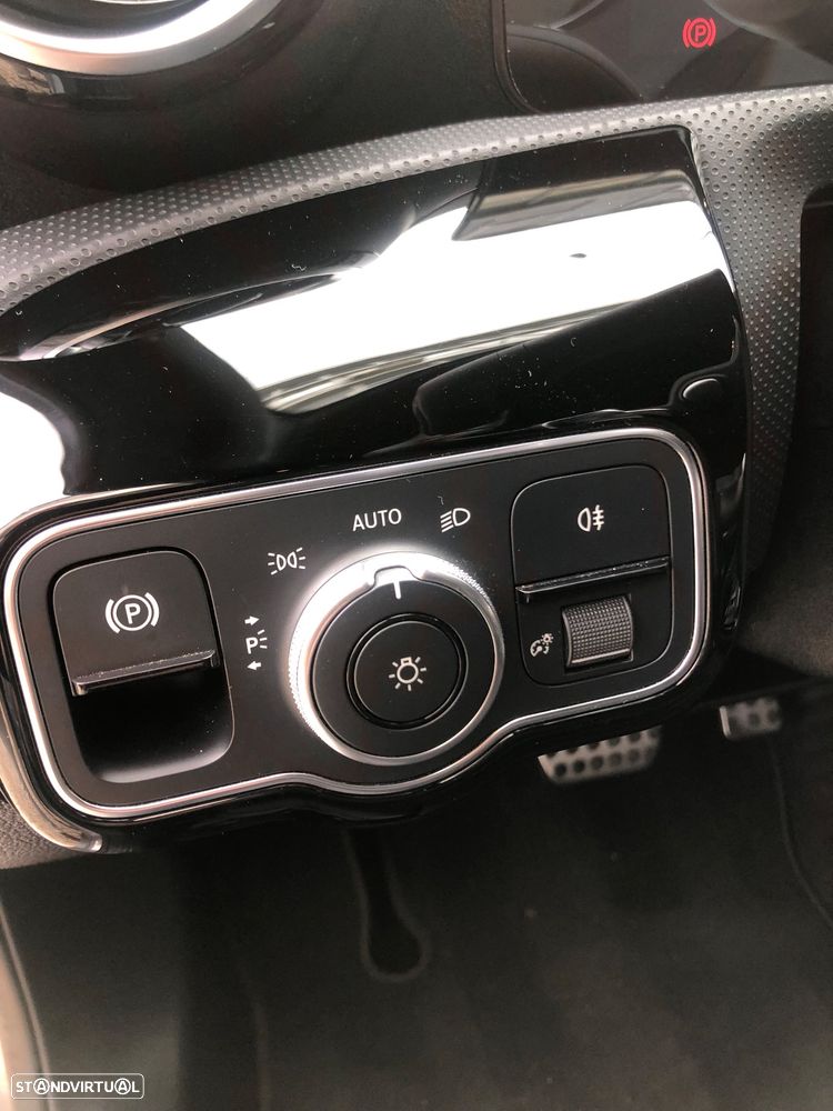 Mercedes-Benz A 250 Limousine e AMG Line - 29