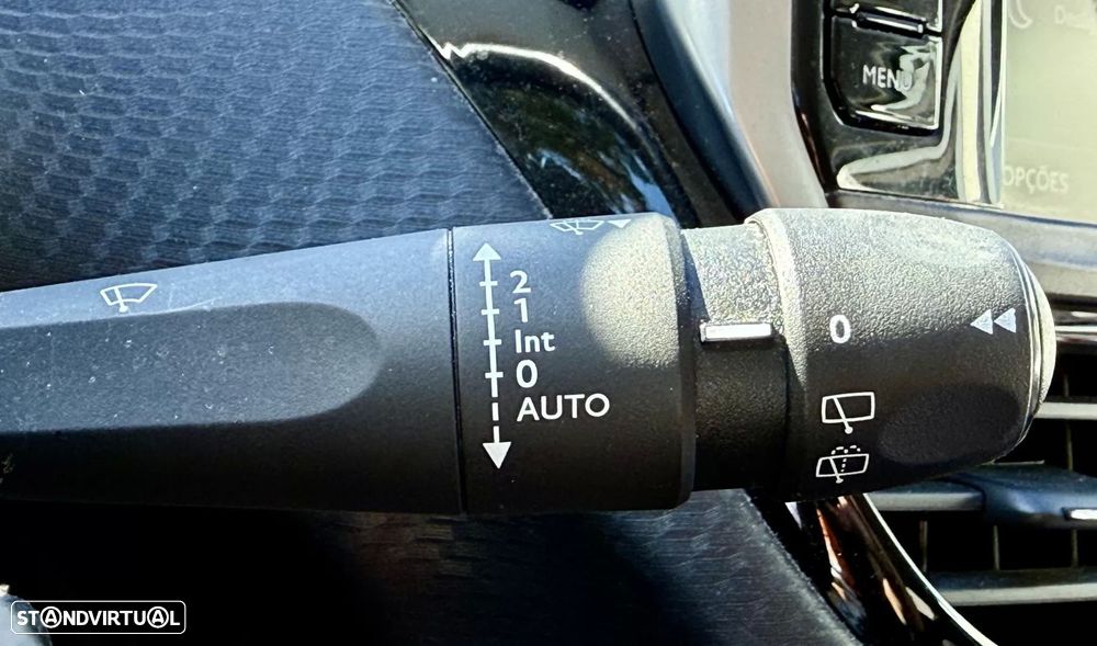 Peugeot 2008 1.2 PureTech Allure EAT6 - 44