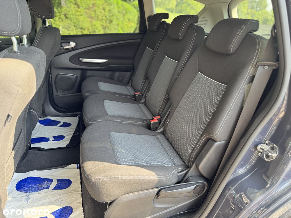 Ford S-Max - 31