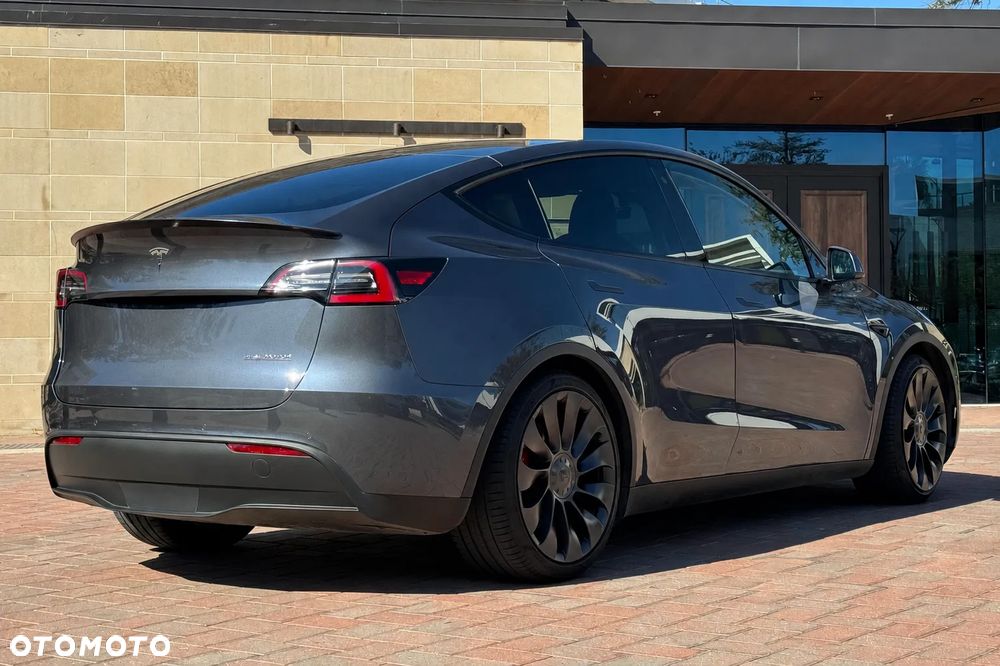 Tesla Model Y Long Range Dual Motor AWD - 3