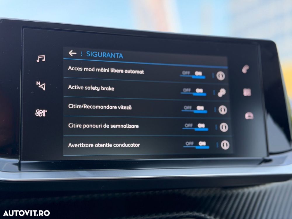 Peugeot 208 1.2 L PureTech STT EAT8 Allure - 26