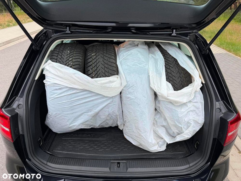 Volkswagen Passat Variant 2.0 TDI SCR DSG Highline - 17