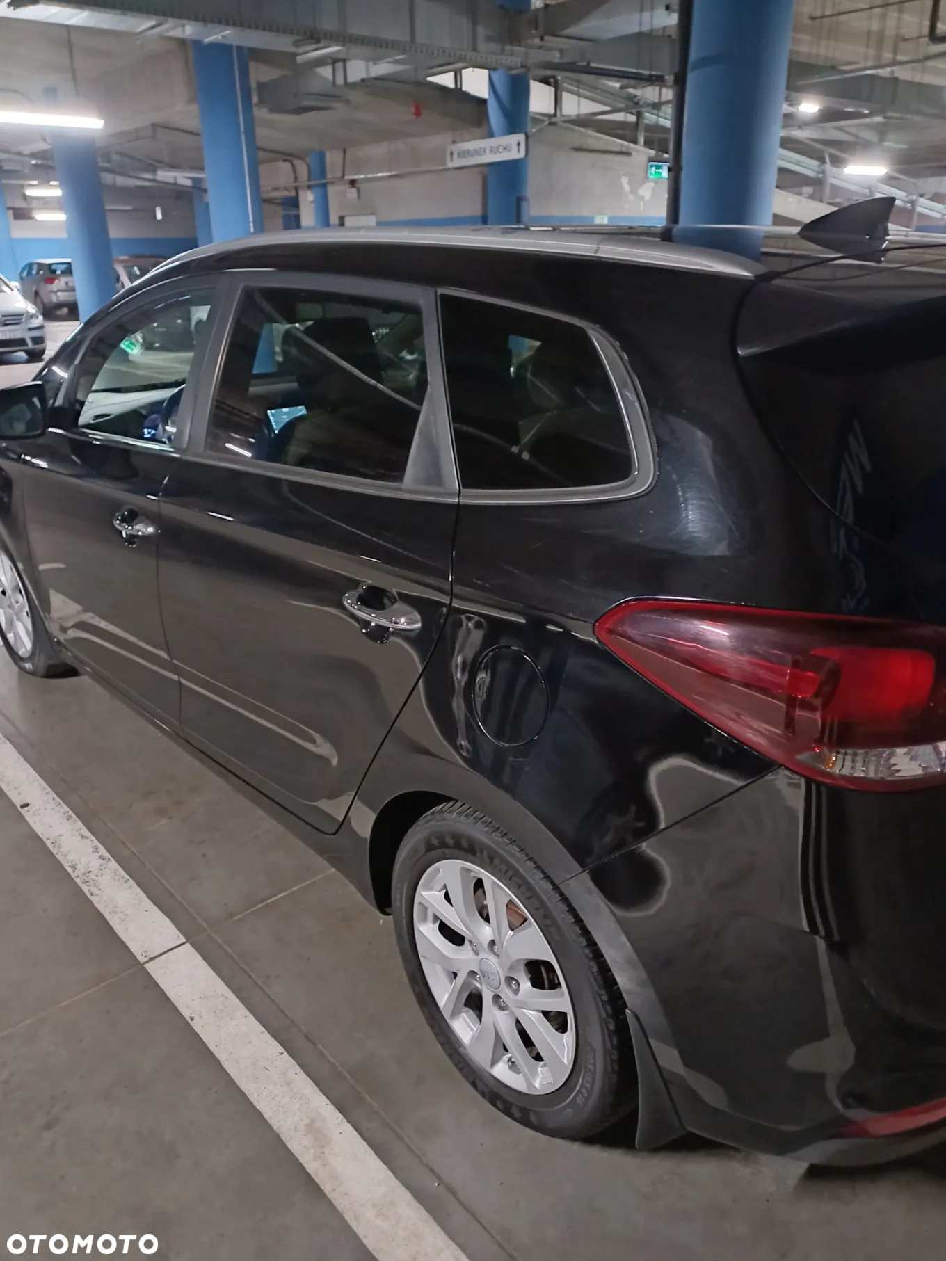 Kia Carens - 7