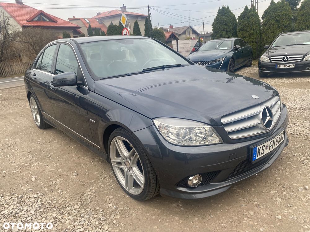 Mercedes-Benz Klasa C 180 CGI BlueEFFICIENCY Avantgarde - 34