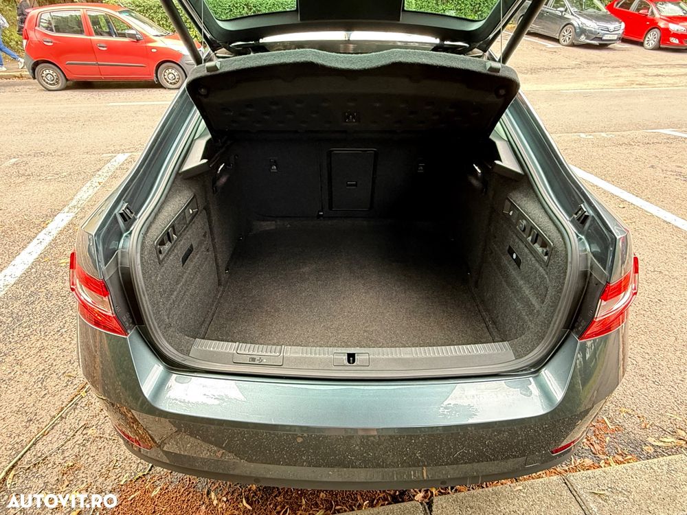Skoda Superb 2.0 TDI DSG Ambition - 11