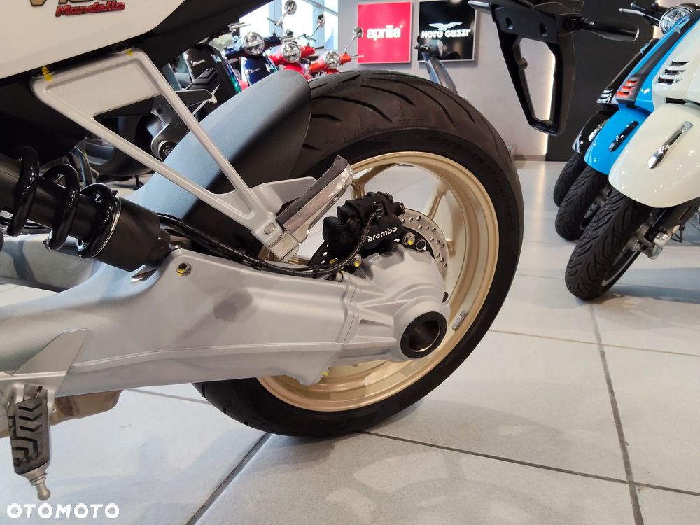 Moto Guzzi V100 Mandello - 11