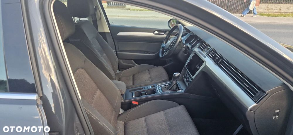 Volkswagen Passat 2.0 TDI SCR Comfortline DSG - 9