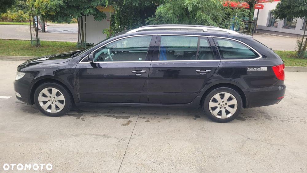 Skoda Superb 2011 photo 2