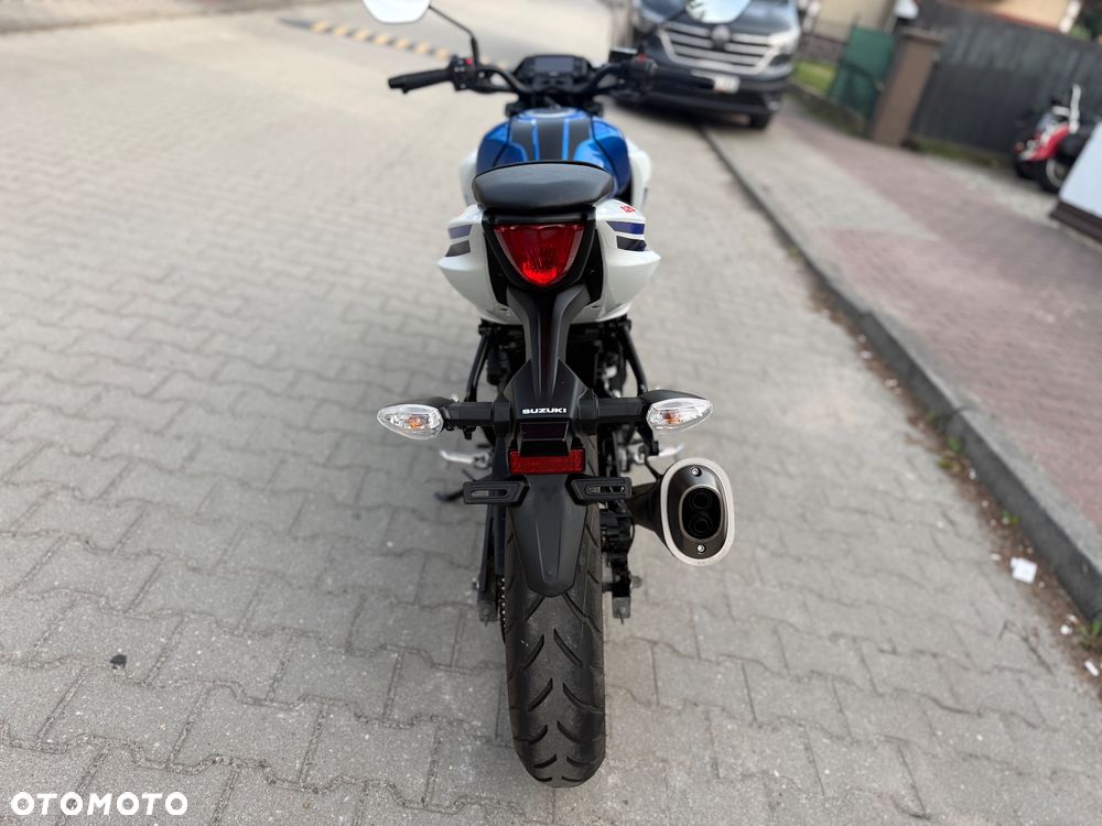 Suzuki GSX - 18