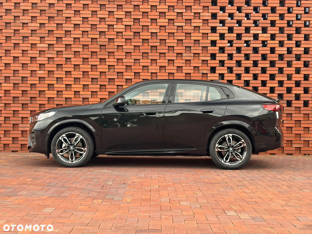 BMW iX2 eDrive20 66.5kWh M Sport - 5