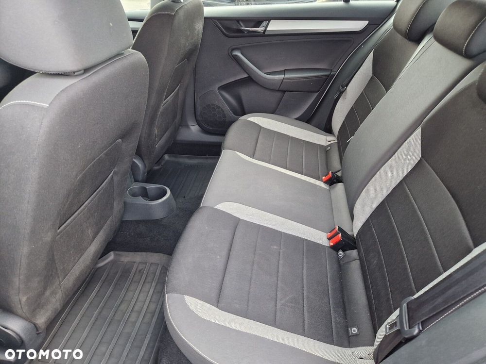 Skoda RAPID 1.0 TSI Ambition - 27