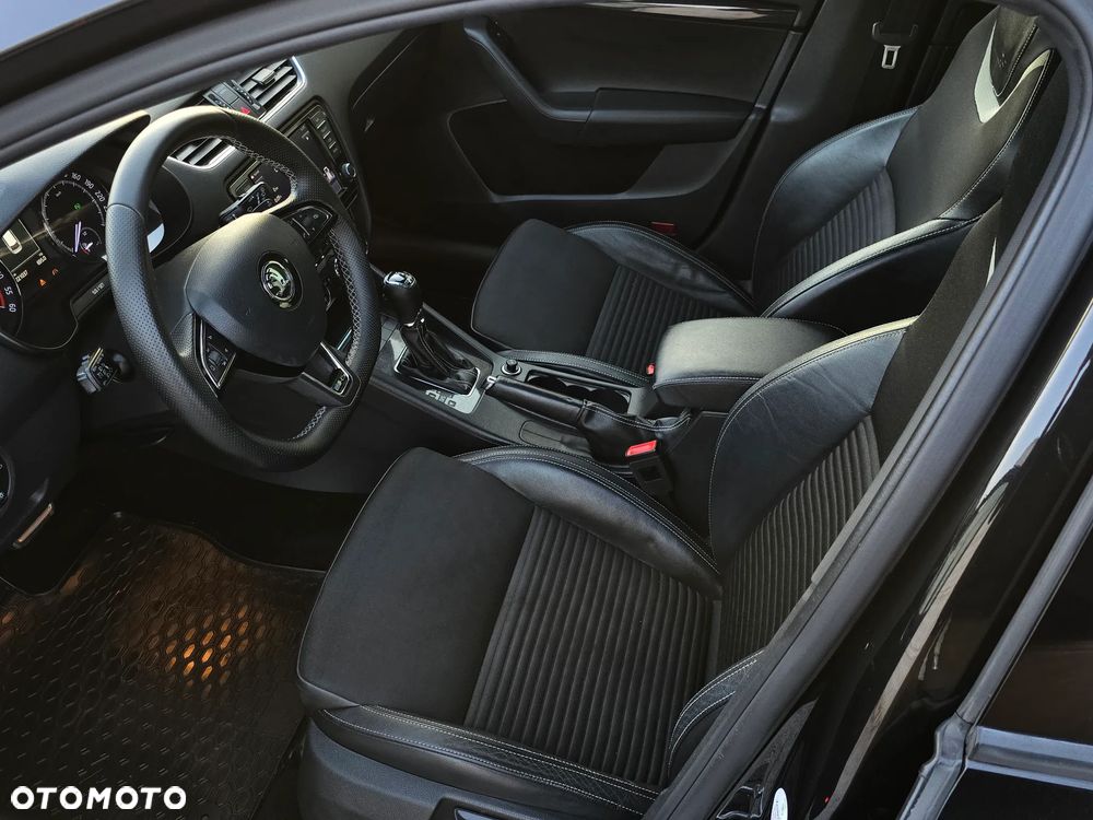 Skoda Octavia 2.0 TDI DSG RS - 18