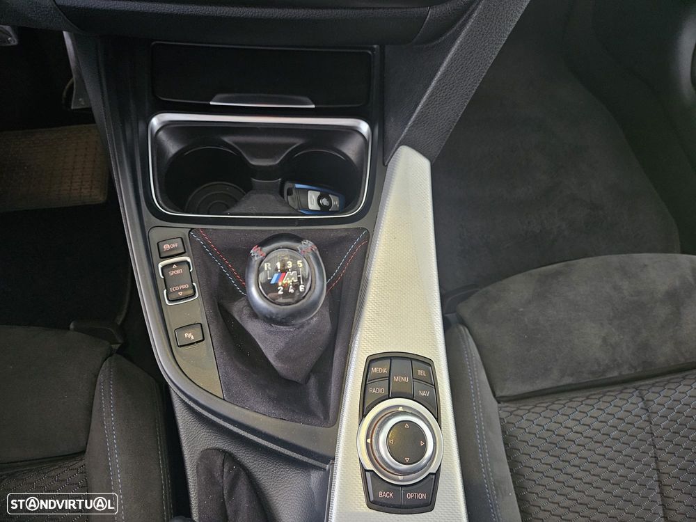 BMW 320 d Pack M - 23