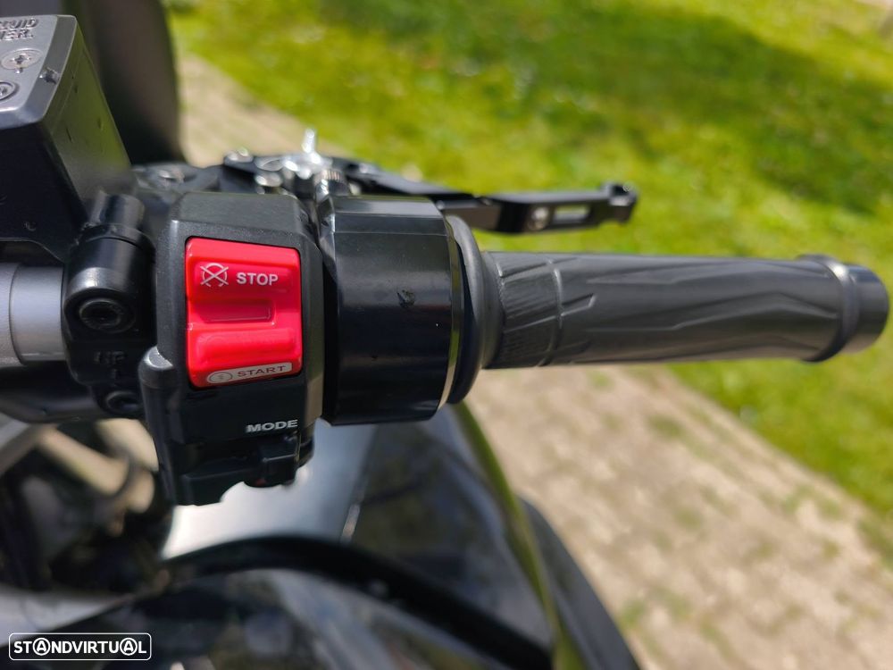 Yamaha FJR 1300 - 13