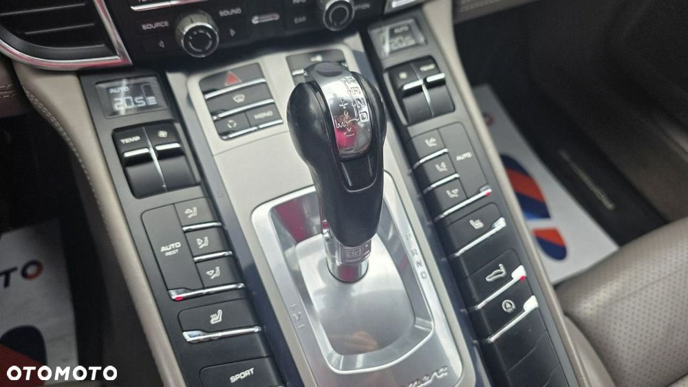 Porsche Panamera - 16
