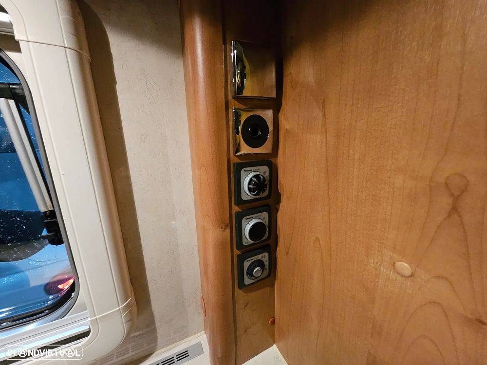 Rapido Le Randonneur 9083DF CHASSI AL-KO CAMA TRANSVERSAL + BASCULANTE - 32