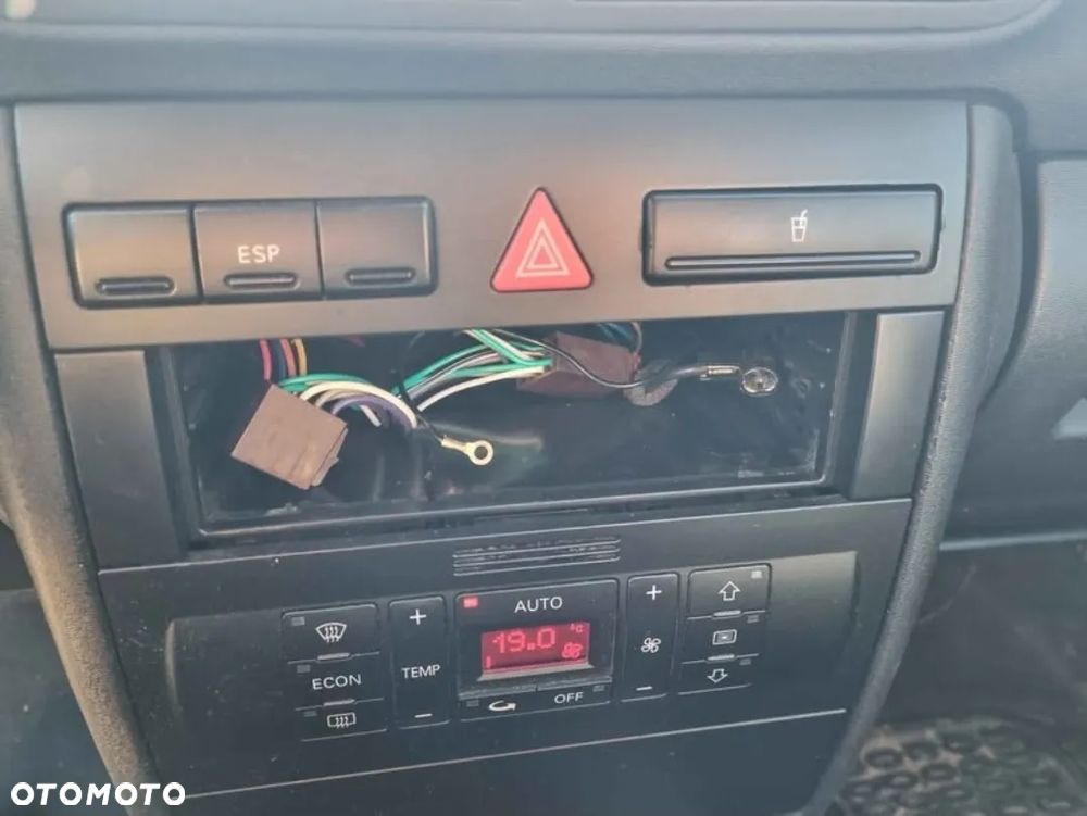 Audi a3 8l lift 3d 2000r 1.6 AVU lakier LZ5W na części - 4