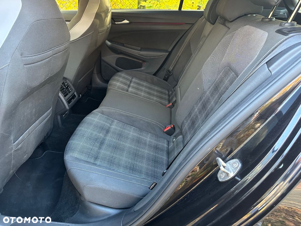 Volkswagen Golf - 10