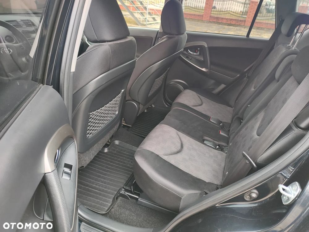 Toyota RAV4 2.0 VVT-i 2010 - 13