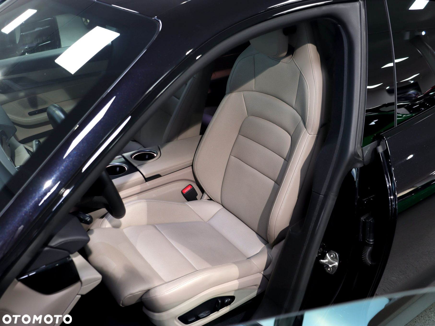 Porsche Taycan - 16