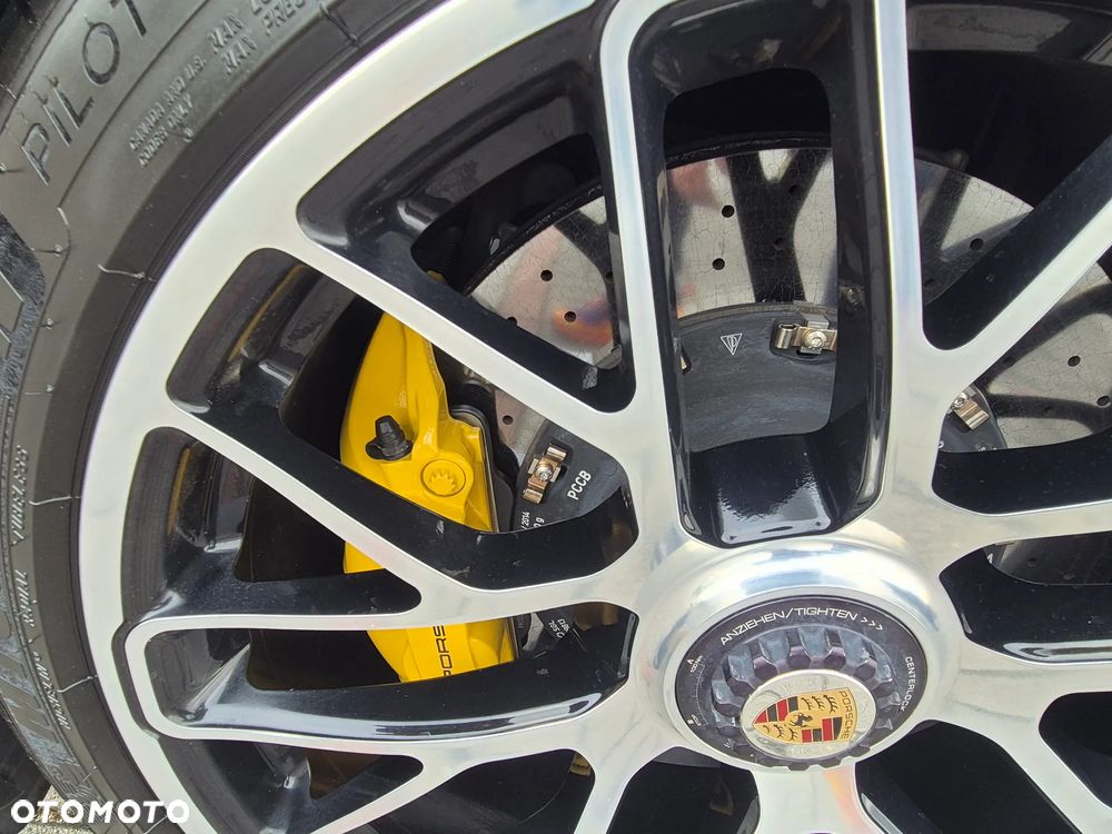 Porsche 911 Turbo S - 9