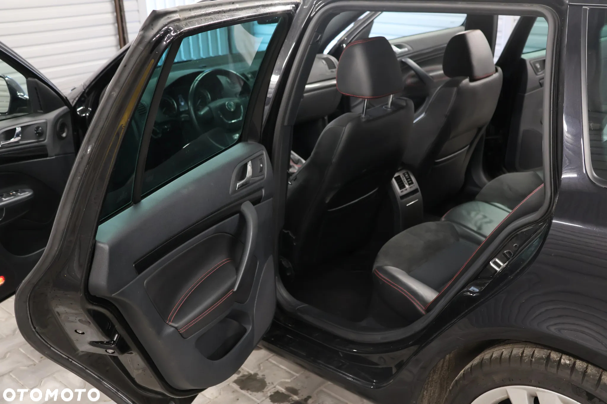 Skoda Octavia Combi 2.0 TSI RS - 9
