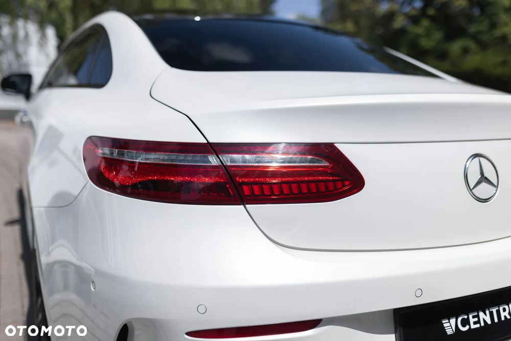 Mercedes-Benz Klasa E 220 d 4-Matic 9G-TRONIC - 12