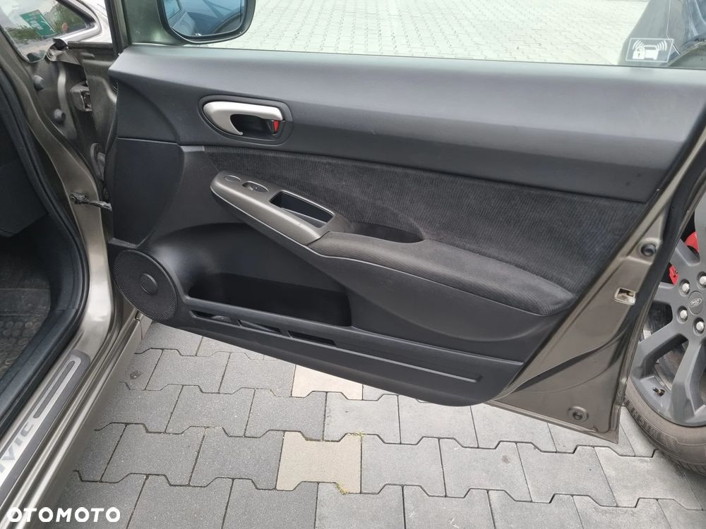 Honda Civic 1.8 Executive - 29