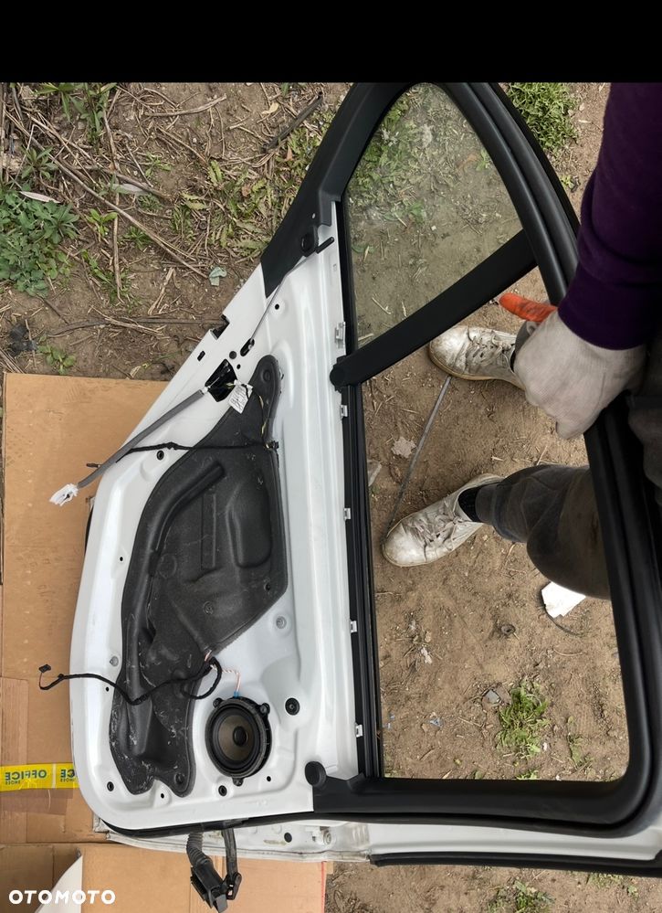 Drzwi Lewy przod tyl BMW 3 F30 300 / 0 - 8