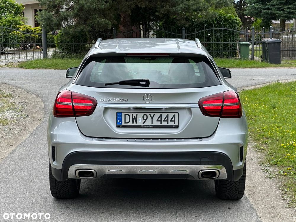 Mercedes-Benz GLA 180 d 7G-DCT AMG Line - 5