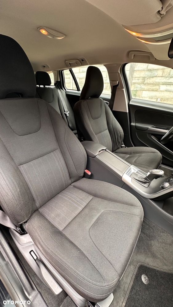 Volvo V60 D2 Geartronic Powershift Kinetic - 27
