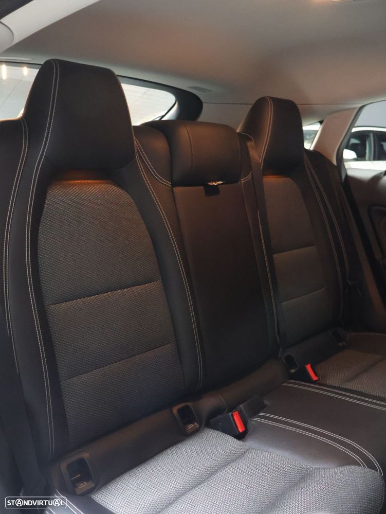 Mercedes-Benz CLA 180 d Shooting Brake Urban - 9