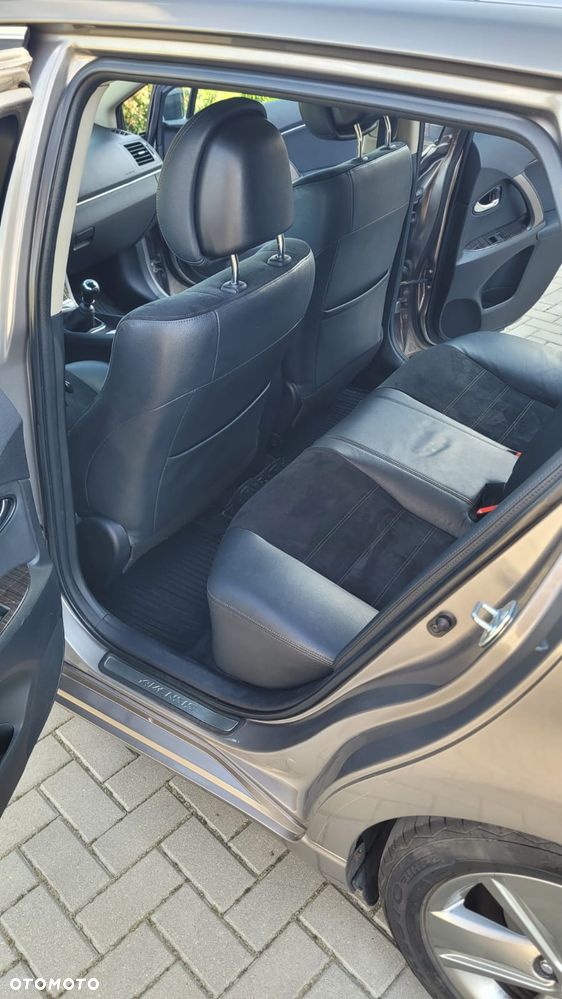 Toyota Avensis 2.0 Premium - 8