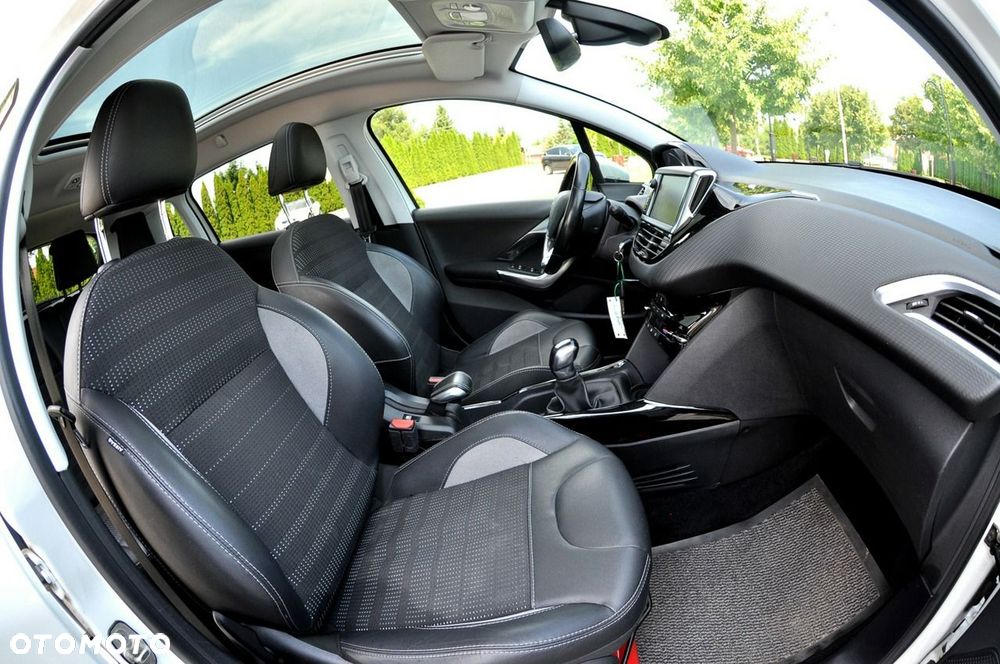Peugeot 2008 1.2 VTi Allure - 17