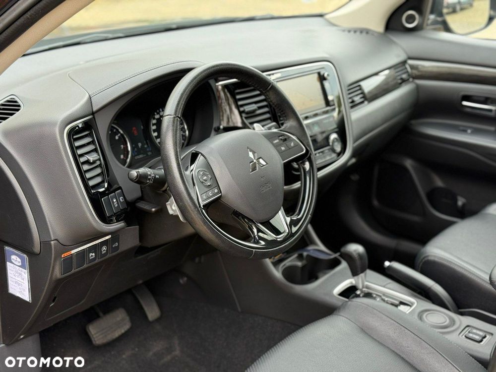 Mitsubishi Outlander - 19