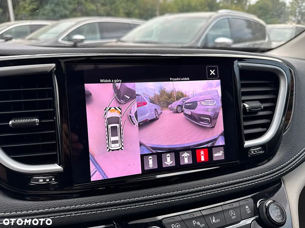 Chrysler Pacifica - 34